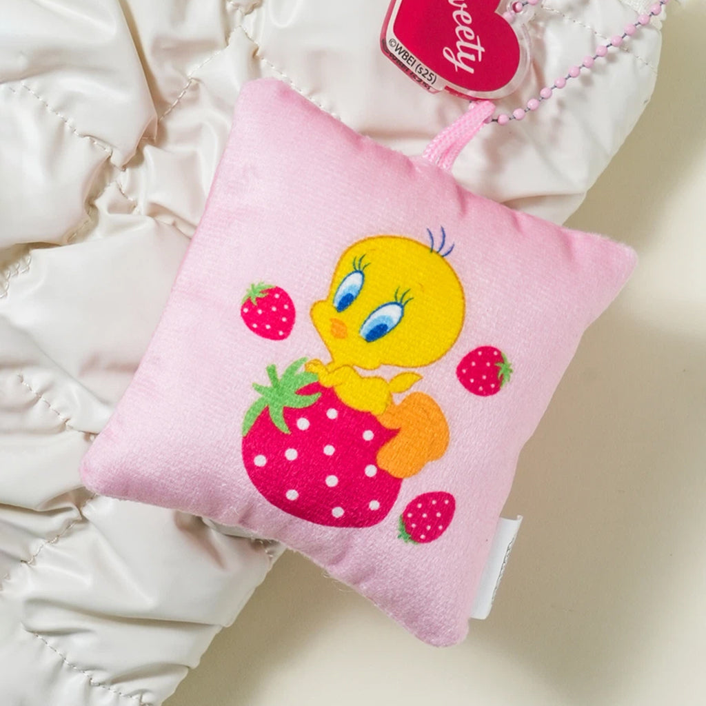 [DAISO] LOONEY TUNES Cushion Acrylic Keyring Strawberry - 1ea