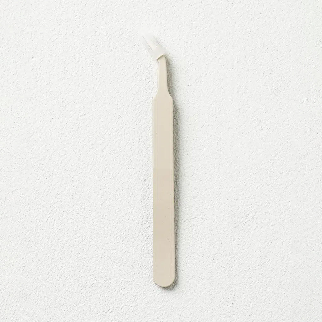 [DAISO] Curved Eyelash Tweezer - 1pcs